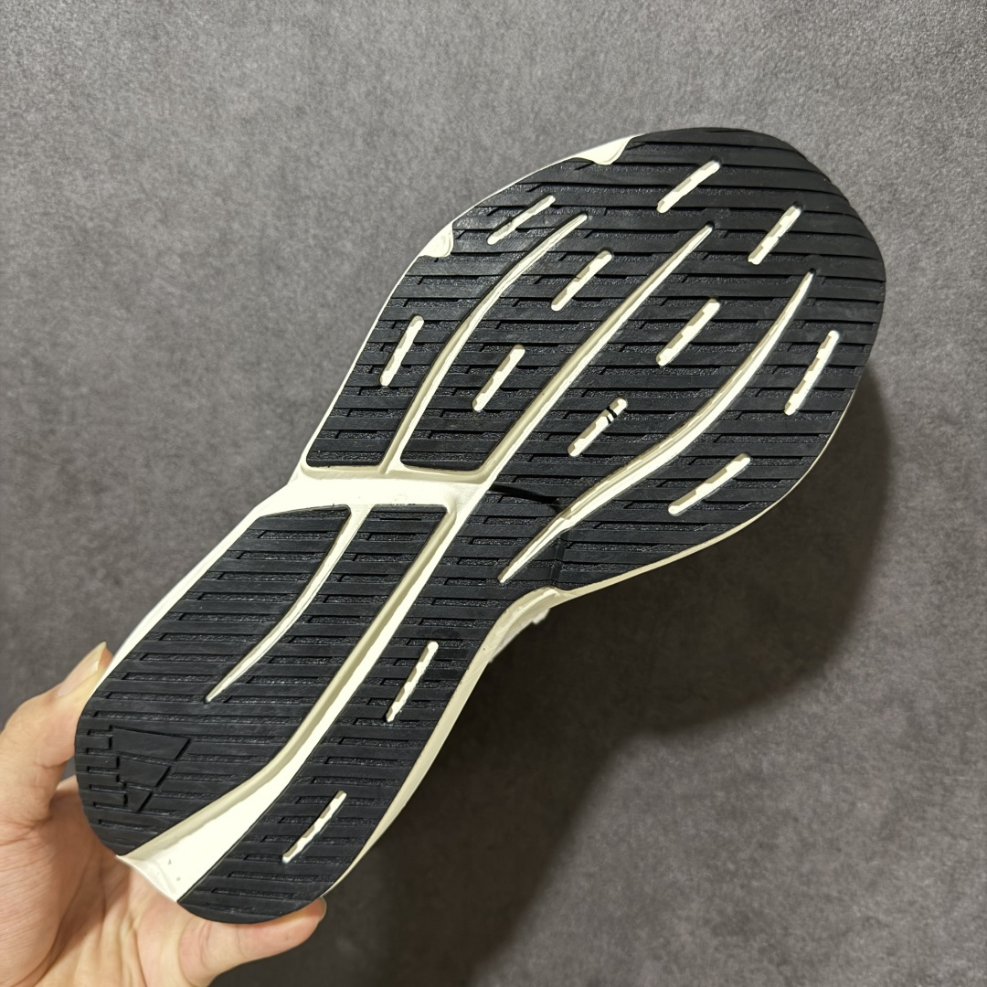 AD Lightblaze 舒适耐磨减震专业跑步鞋 冲向目标,一路向前,不断挑战和突破自我无论是平时训练还是马拉松,让这 AD Lightblaze 舒适耐磨减震专业跑步鞋 冲向目标,一路向前,不断挑战和突破自我无论是平时训练还是马拉松,让这