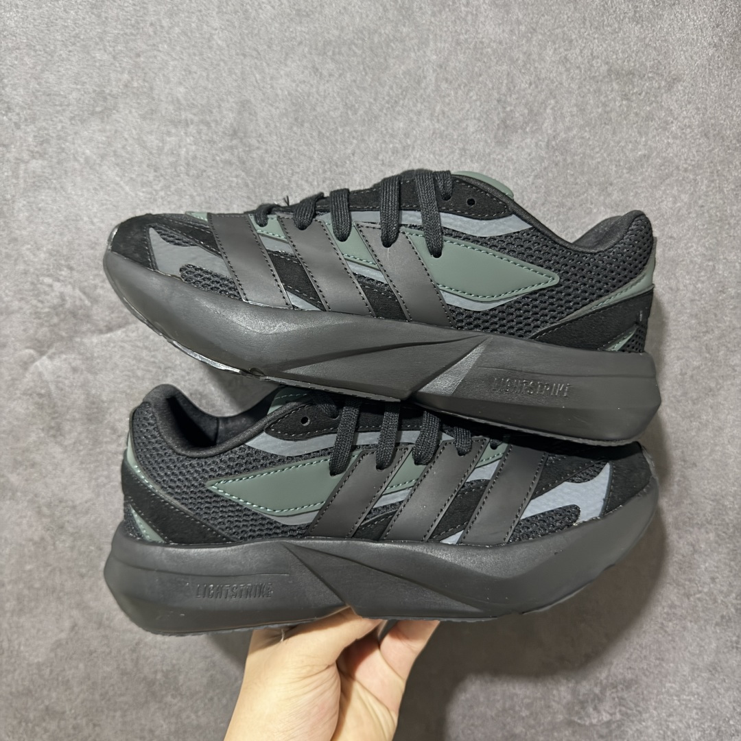 AD Lightblaze 舒适耐磨减震专业跑步鞋 冲向目标,一路向前,不断挑战和突破自我无论是平时训练还是马拉松,让这 AD Lightblaze 舒适耐磨减震专业跑步鞋 冲向目标,一路向前,不断挑战和突破自我无论是平时训练还是马拉松,让这