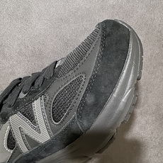 New Balance NB990 V6新百伦经典复古美产休闲跑步鞋 采用原版猪巴革及透气网眼材质 原装6层组合底模精密 New Balance NB990 V6新百伦经典复古美产休闲跑步鞋 采用原版猪巴革及透气网眼材质 原装6层组合底模精密