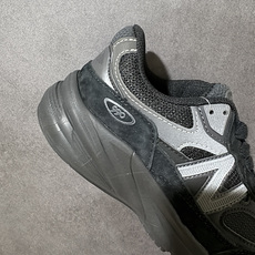 New Balance NB990 V6新百伦经典复古美产休闲跑步鞋 采用原版猪巴革及透气网眼材质 原装6层组合底模精密 New Balance NB990 V6新百伦经典复古美产休闲跑步鞋 采用原版猪巴革及透气网眼材质 原装6层组合底模精密