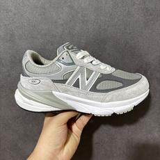 New Balance NB990 V6新百伦经典复古美产休闲跑步鞋 采用原版猪巴革及透气网眼材质 原装6层组合底模精密 New Balance NB990 V6新百伦经典复古美产休闲跑步鞋 采用原版猪巴革及透气网眼材质 原装6层组合底模精密