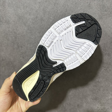 New Balance NB990 V6新百伦经典复古美产休闲跑步鞋 采用原版猪巴革及透气网眼材质 原装6层组合底模精密 New Balance NB990 V6新百伦经典复古美产休闲跑步鞋 采用原版猪巴革及透气网眼材质 原装6层组合底模精密