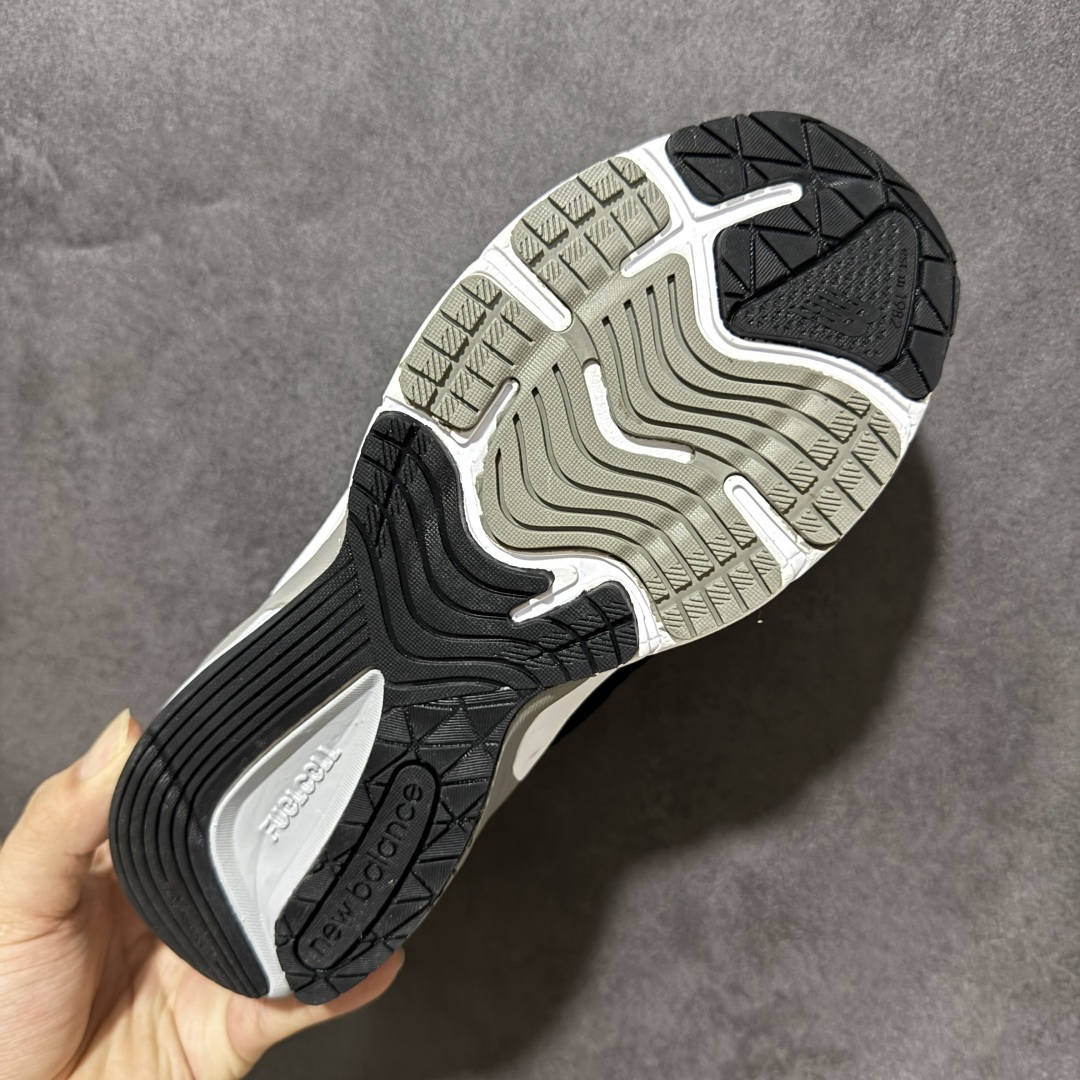 New Balance NB990 V6新百伦经典复古美产休闲跑步鞋 采用原版猪巴革及透气网眼材质 原装6层组合底模精密 New Balance NB990 V6新百伦经典复古美产休闲跑步鞋 采用原版猪巴革及透气网眼材质 原装6层组合底模精密
