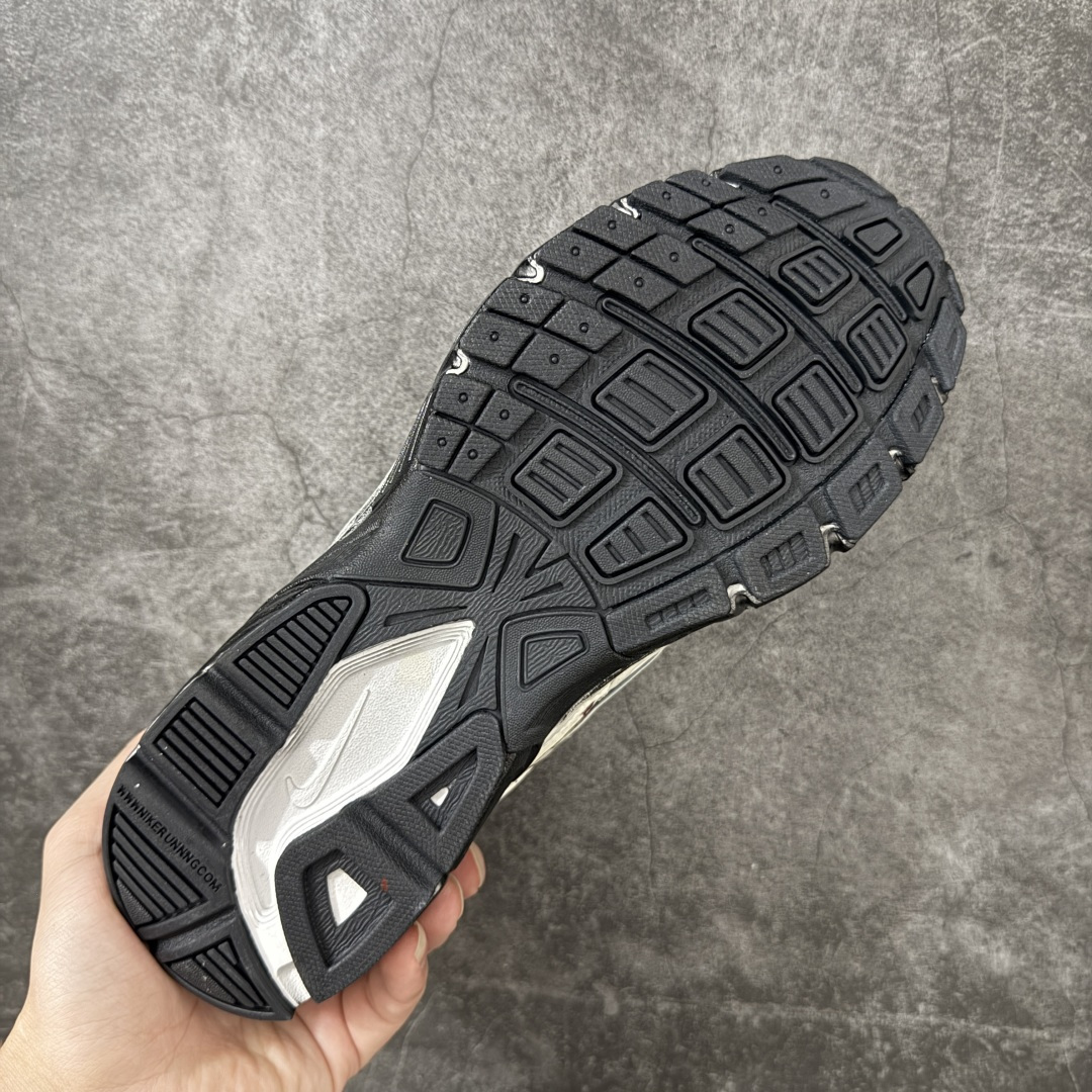 NIKE INITIATOR 创始者系列复古休闲运动舒适跑鞋 此款为人工手绘定制图案 原版基于Nike Initiato NIKE INITIATOR 创始者系列复古休闲运动舒适跑鞋 此款为人工手绘定制图案 原版基于Nike Initiato