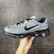 NIKE INITIATOR 创始者系列复古休闲运动舒适跑鞋 此款为人工手绘定制图案 原版基于Nike Initiato NIKE INITIATOR 创始者系列复古休闲运动舒适跑鞋 此款为人工手绘定制图案 原版基于Nike Initiato