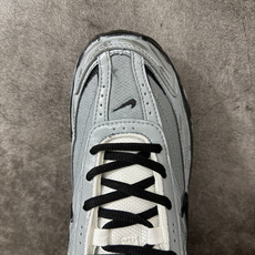 NIKE INITIATOR 创始者系列复古休闲运动舒适跑鞋 此款为人工手绘定制图案 原版基于Nike Initiato NIKE INITIATOR 创始者系列复古休闲运动舒适跑鞋 此款为人工手绘定制图案 原版基于Nike Initiato
