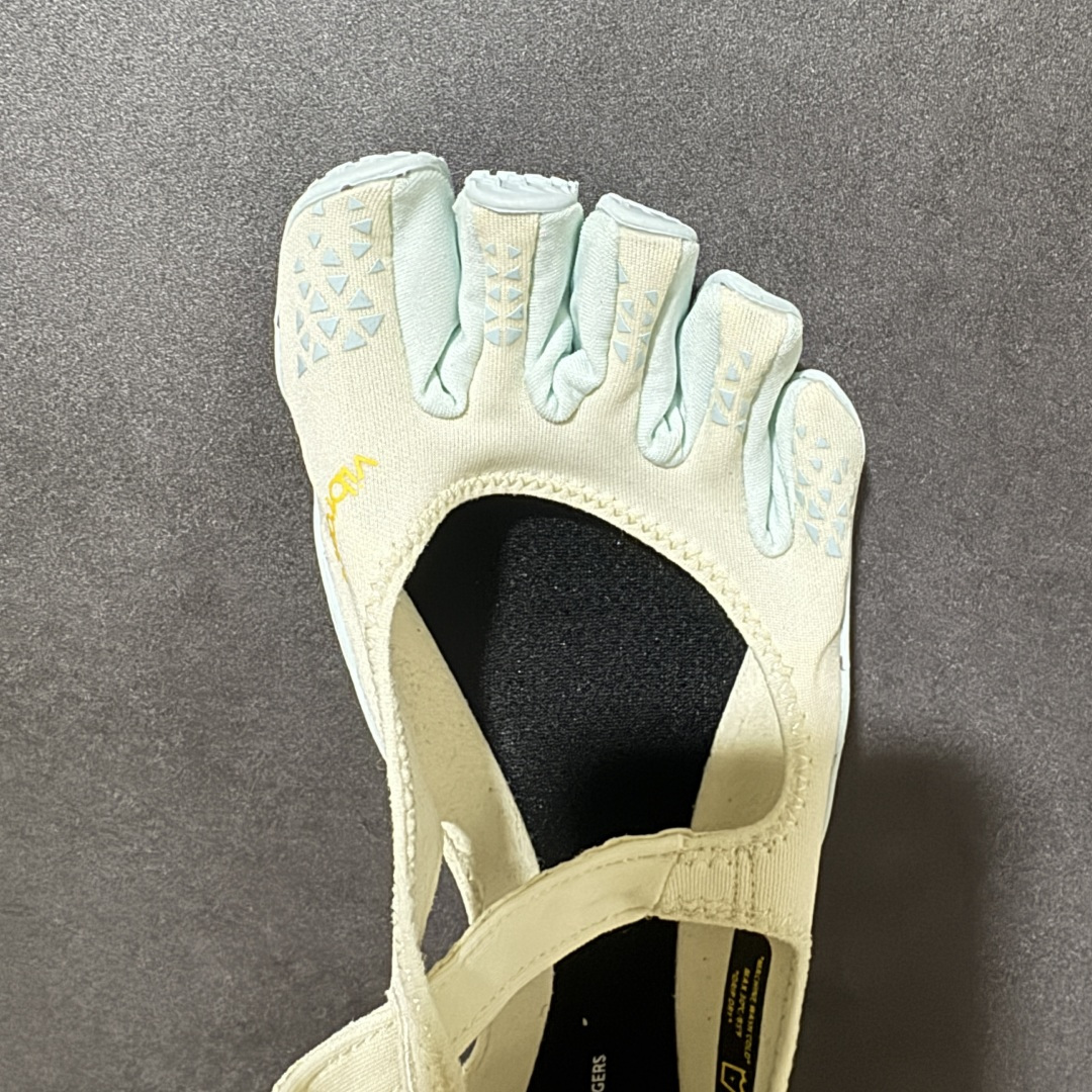 Vibram V-Soul 健身赤足深蹲支撑速干芭蕾五指鞋 货号：26W7205 尺码：36 37 38 39 40 4