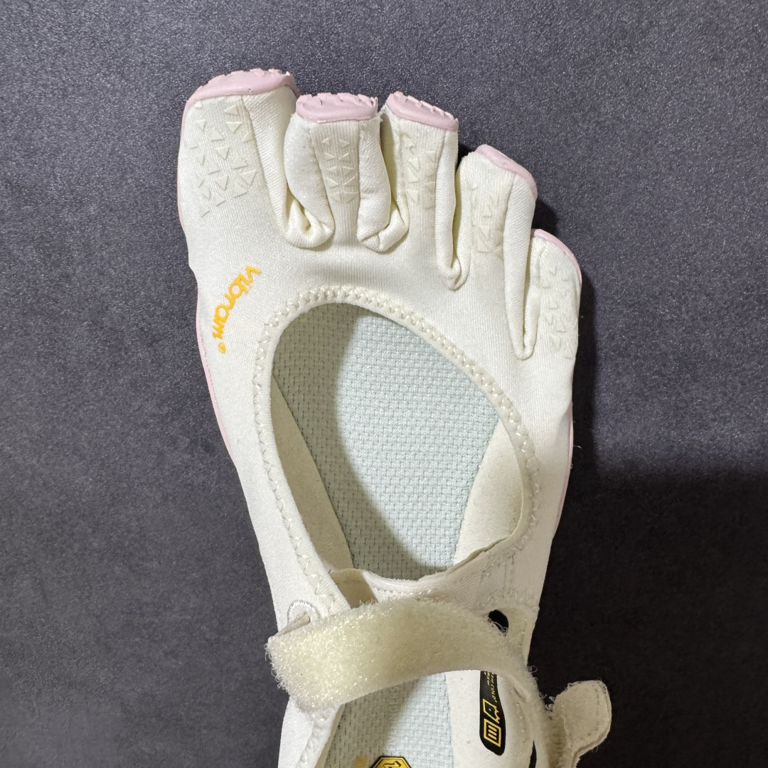 Vibram V-Soul 健身赤足深蹲支撑速干芭蕾五指鞋 货号：26W7205 尺码：36 37 38 39 40 4
