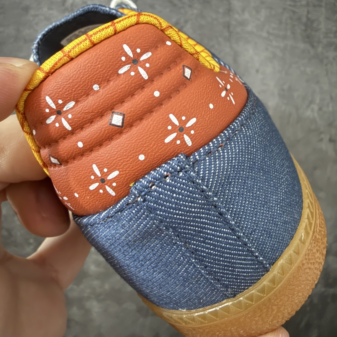 Toy Story x adidas originals SAMBA OG Woody 柔软舒适 防滑耐磨 低帮 儿童板 Toy Story x adidas originals SAMBA OG Woody 柔软舒适 防滑耐磨 低帮 儿童板