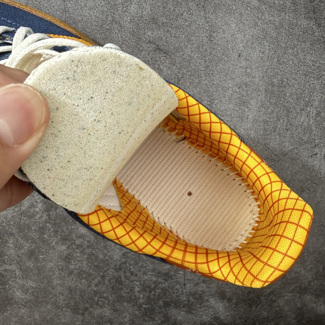 Toy Story x adidas originals SAMBA OG Woody 柔软舒适 防滑耐磨 低帮 儿童板 Toy Story x adidas originals SAMBA OG Woody 柔软舒适 防滑耐磨 低帮 儿童板