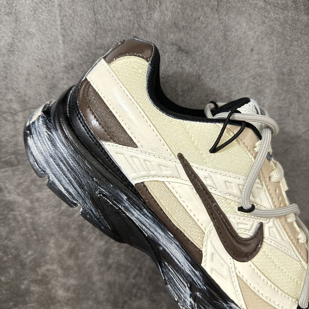 NIKE INITIATOR 创始者系列复古休闲运动舒适跑鞋 此款为人工手绘定制图案 原版基于Nike Initiato NIKE INITIATOR 创始者系列复古休闲运动舒适跑鞋 此款为人工手绘定制图案 原版基于Nike Initiato