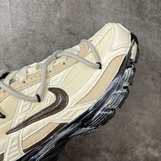 NIKE INITIATOR 创始者系列复古休闲运动舒适跑鞋 此款为人工手绘定制图案 原版基于Nike Initiato NIKE INITIATOR 创始者系列复古休闲运动舒适跑鞋 此款为人工手绘定制图案 原版基于Nike Initiato