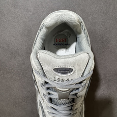 New Balance 1954R系列 新百伦 复古单品宝藏老爹鞋款 复古元素叠加 质感超级棒 原楦版型材料细节做工精细 New Balance 1954R系列 新百伦 复古单品宝藏老爹鞋款 复古元素叠加 质感超级棒 原楦版型材料细节做工精细