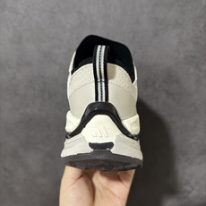 阿迪达斯 Holo Peak 低帮休闲跑步鞋 尺码:36 36.5 37 38 38.5 39 40 40.5 41 4 阿迪达斯 Holo Peak 低帮休闲跑步鞋 尺码:36 36.5 37 38 38.5 39 40 40.5 41 4