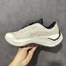 阿迪达斯 Holo Peak 低帮休闲跑步鞋 尺码:36 36.5 37 38 38.5 39 40 40.5 41 4 阿迪达斯 Holo Peak 低帮休闲跑步鞋 尺码:36 36.5 37 38 38.5 39 40 40.5 41 4