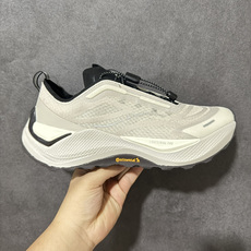 阿迪达斯 Holo Peak 低帮休闲跑步鞋 尺码:36 36.5 37 38 38.5 39 40 40.5 41 4 阿迪达斯 Holo Peak 低帮休闲跑步鞋 尺码:36 36.5 37 38 38.5 39 40 40.5 41 4