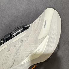 阿迪达斯 Holo Peak 低帮休闲跑步鞋 尺码:36 36.5 37 38 38.5 39 40 40.5 41 4 阿迪达斯 Holo Peak 低帮休闲跑步鞋 尺码:36 36.5 37 38 38.5 39 40 40.5 41 4