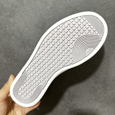 Nike COURT SHOT男子运动鞋春季透气轻便运动板鞋 经典网眼 橡胶鞋底 皮面的材质 包裹感很强 但鞋底偏硬 适 Nike COURT SHOT男子运动鞋春季透气轻便运动板鞋 经典网眼 橡胶鞋底 皮面的材质 包裹感很强 但鞋底偏硬 适