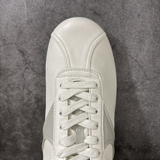 Bottega Veneta BV Shot系列 德训鞋 阿甘休闲 运动鞋26冬季全新都市运动鞋 灵感汲取自体育运动 S Bottega Veneta BV Shot系列 德训鞋 阿甘休闲 运动鞋26冬季全新都市运动鞋 灵感汲取自体育运动 S