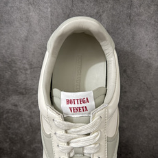 Bottega Veneta BV Shot系列 德训鞋 阿甘休闲 运动鞋26冬季全新都市运动鞋 灵感汲取自体育运动 S Bottega Veneta BV Shot系列 德训鞋 阿甘休闲 运动鞋26冬季全新都市运动鞋 灵感汲取自体育运动 S