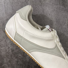 Bottega Veneta BV Shot系列 德训鞋 阿甘休闲 运动鞋26冬季全新都市运动鞋 灵感汲取自体育运动 S Bottega Veneta BV Shot系列 德训鞋 阿甘休闲 运动鞋26冬季全新都市运动鞋 灵感汲取自体育运动 S