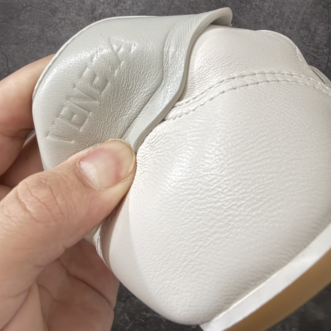 Bottega Veneta BV Shot系列 德训鞋 阿甘休闲 运动鞋26冬季全新都市运动鞋 灵感汲取自体育运动 S Bottega Veneta BV Shot系列 德训鞋 阿甘休闲 运动鞋26冬季全新都市运动鞋 灵感汲取自体育运动 S