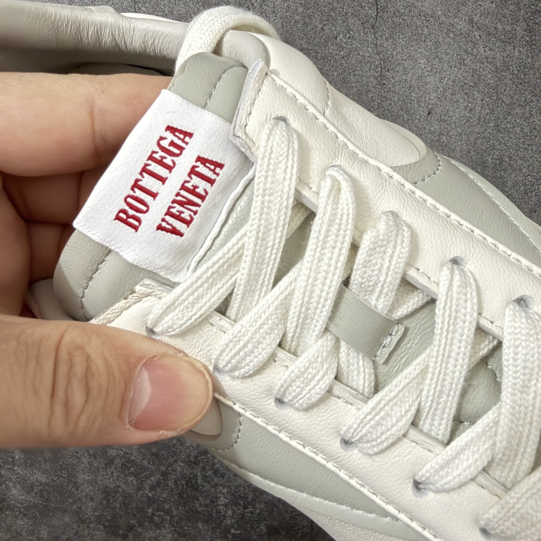 Bottega Veneta BV Shot系列 德训鞋 阿甘休闲 运动鞋26冬季全新都市运动鞋 灵感汲取自体育运动 S Bottega Veneta BV Shot系列 德训鞋 阿甘休闲 运动鞋26冬季全新都市运动鞋 灵感汲取自体育运动 S