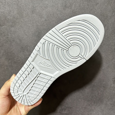Nike Air Jordan 1 Low AJ1 乔1 耐克 低帮休闲板鞋 同步官方配色 货号:IX3959 100 Nike Air Jordan 1 Low AJ1 乔1 耐克 低帮休闲板鞋 同步官方配色 货号:IX3959 100