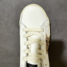 Golden Goose GGDB Super‑Star小脏鞋 经典做旧小白鞋,银闪星星细节氛围感拉满 灰鞋带搭配黑后跟 Golden Goose GGDB Super‑Star小脏鞋 经典做旧小白鞋,银闪星星细节氛围感拉满 灰鞋带搭配黑后跟