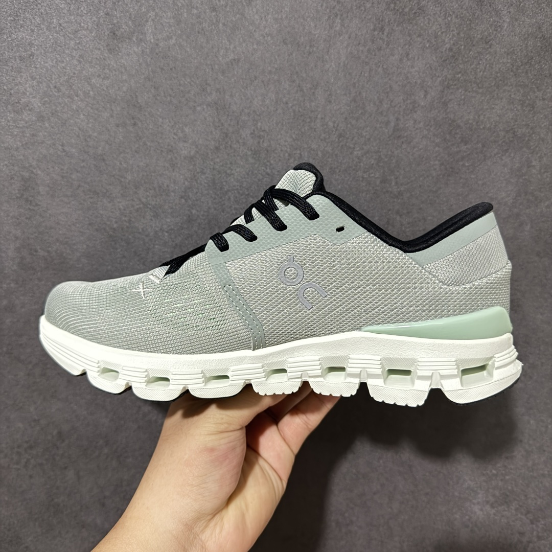 On昂跑 Cloud X 4 系列低帮轻量舒适多功能休闲运动鞋 采用工程飞织网布组合再生聚酯纤维鞋面材质搭载独家隐藏速度 On昂跑 Cloud X 4 系列低帮轻量舒适多功能休闲运动鞋 采用工程飞织网布组合再生聚酯纤维鞋面材质搭载独家隐藏速度