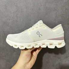 On昂跑 Cloud X 4 系列低帮轻量舒适多功能休闲运动鞋 采用工程飞织网布组合再生聚酯纤维鞋面材质搭载独家隐藏速度 On昂跑 Cloud X 4 系列低帮轻量舒适多功能休闲运动鞋 采用工程飞织网布组合再生聚酯纤维鞋面材质搭载独家隐藏速度