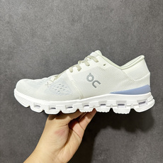 On昂跑 Cloud X 4 系列低帮轻量舒适多功能休闲运动鞋 采用工程飞织网布组合再生聚酯纤维鞋面材质搭载独家隐藏速度 On昂跑 Cloud X 4 系列低帮轻量舒适多功能休闲运动鞋 采用工程飞织网布组合再生聚酯纤维鞋面材质搭载独家隐藏速度