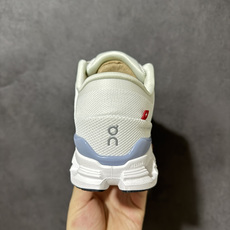 On昂跑 Cloud X 4 系列低帮轻量舒适多功能休闲运动鞋 采用工程飞织网布组合再生聚酯纤维鞋面材质搭载独家隐藏速度 On昂跑 Cloud X 4 系列低帮轻量舒适多功能休闲运动鞋 采用工程飞织网布组合再生聚酯纤维鞋面材质搭载独家隐藏速度