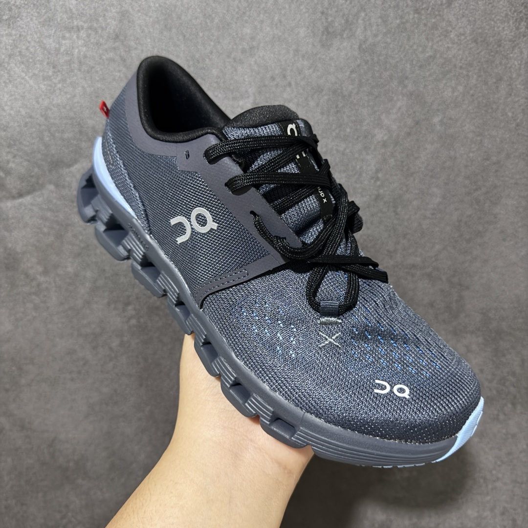 On昂跑 Cloud X 4 系列低帮轻量舒适多功能休闲运动鞋 采用工程飞织网布组合再生聚酯纤维鞋面材质搭载独家隐藏速度 On昂跑 Cloud X 4 系列低帮轻量舒适多功能休闲运动鞋 采用工程飞织网布组合再生聚酯纤维鞋面材质搭载独家隐藏速度