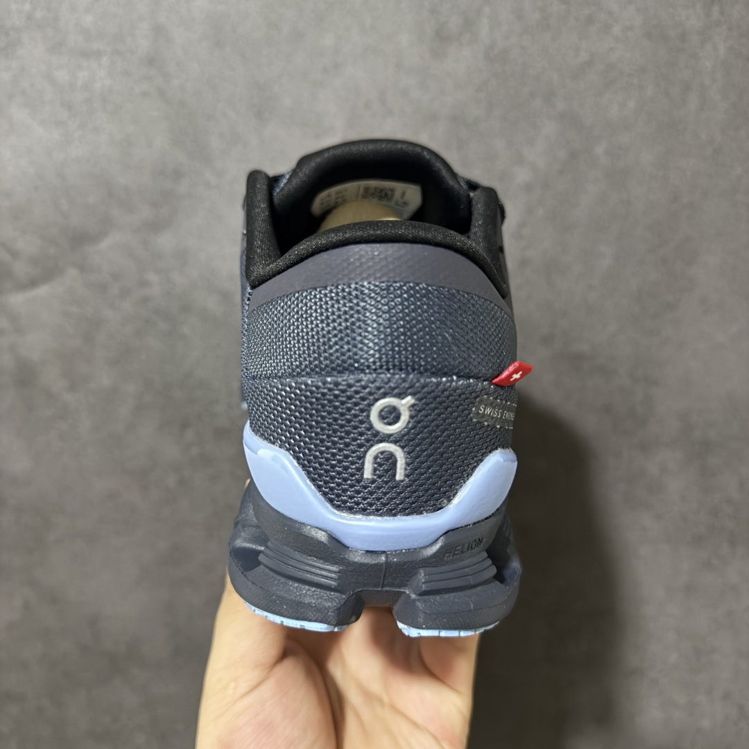On昂跑 Cloud X 4 系列低帮轻量舒适多功能休闲运动鞋 采用工程飞织网布组合再生聚酯纤维鞋面材质搭载独家隐藏速度 On昂跑 Cloud X 4 系列低帮轻量舒适多功能休闲运动鞋 采用工程飞织网布组合再生聚酯纤维鞋面材质搭载独家隐藏速度