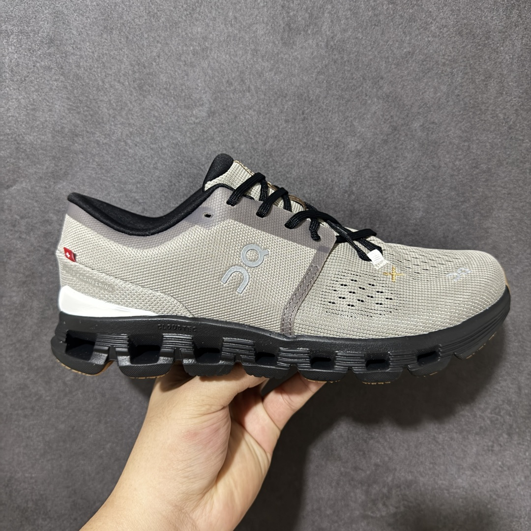 On昂跑 Cloud X 4 系列低帮轻量舒适多功能休闲运动鞋 采用工程飞织网布组合再生聚酯纤维鞋面材质搭载独家隐藏速度 On昂跑 Cloud X 4 系列低帮轻量舒适多功能休闲运动鞋 采用工程飞织网布组合再生聚酯纤维鞋面材质搭载独家隐藏速度