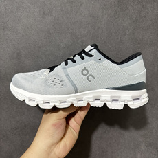 On昂跑 Cloud X 4 系列低帮轻量舒适多功能休闲运动鞋 采用工程飞织网布组合再生聚酯纤维鞋面材质搭载独家隐藏速度 On昂跑 Cloud X 4 系列低帮轻量舒适多功能休闲运动鞋 采用工程飞织网布组合再生聚酯纤维鞋面材质搭载独家隐藏速度