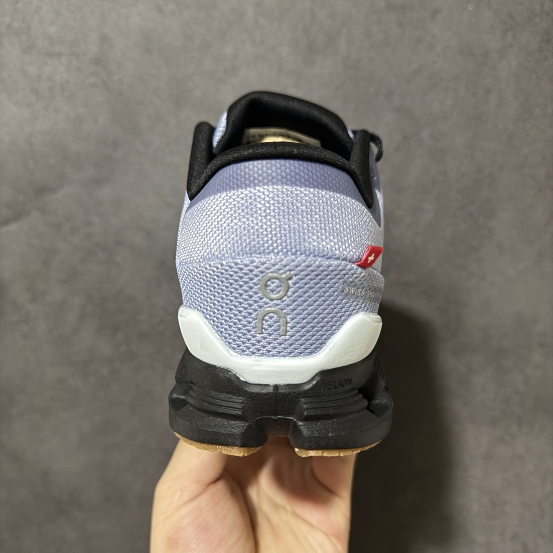On昂跑 Cloud X 4 系列低帮轻量舒适多功能休闲运动鞋 采用工程飞织网布组合再生聚酯纤维鞋面材质搭载独家隐藏速度 On昂跑 Cloud X 4 系列低帮轻量舒适多功能休闲运动鞋 采用工程飞织网布组合再生聚酯纤维鞋面材质搭载独家隐藏速度