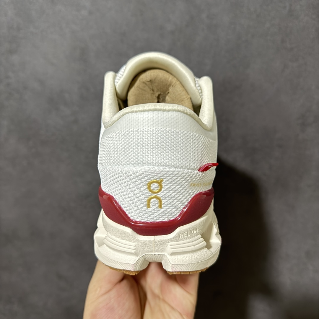 On昂跑 Cloud X 4 系列低帮轻量舒适多功能休闲运动鞋 采用工程飞织网布组合再生聚酯纤维鞋面材质搭载独家隐藏速度 On昂跑 Cloud X 4 系列低帮轻量舒适多功能休闲运动鞋 采用工程飞织网布组合再生聚酯纤维鞋面材质搭载独家隐藏速度