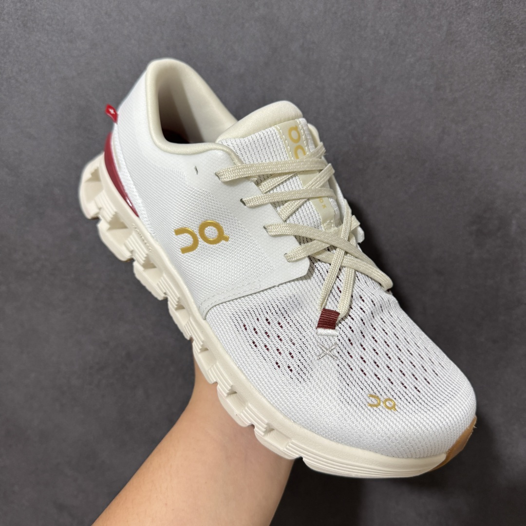 On昂跑 Cloud X 4 系列低帮轻量舒适多功能休闲运动鞋 采用工程飞织网布组合再生聚酯纤维鞋面材质搭载独家隐藏速度 On昂跑 Cloud X 4 系列低帮轻量舒适多功能休闲运动鞋 采用工程飞织网布组合再生聚酯纤维鞋面材质搭载独家隐藏速度