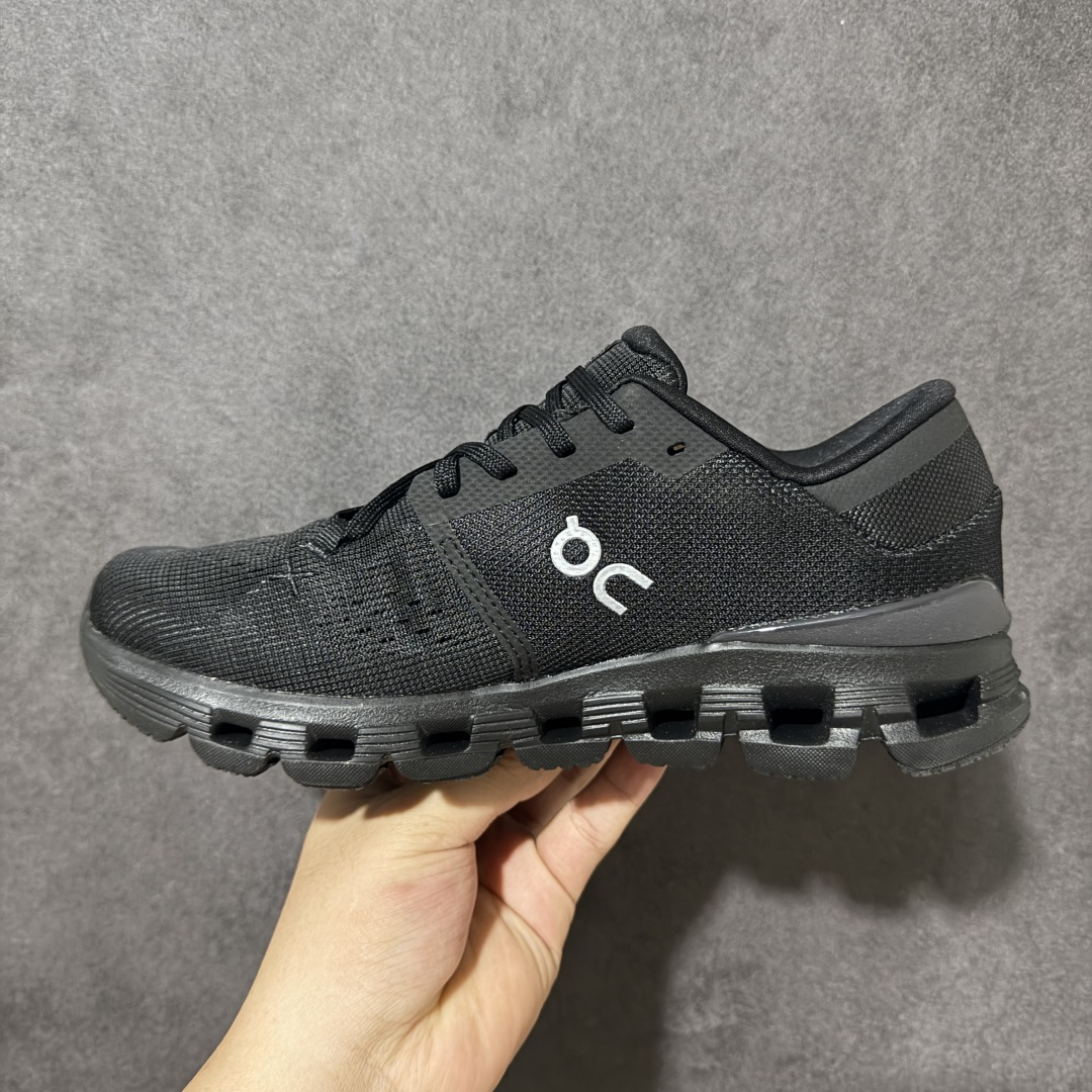 On昂跑 Cloud X 4 系列低帮轻量舒适多功能休闲运动鞋 采用工程飞织网布组合再生聚酯纤维鞋面材质搭载独家隐藏速度 On昂跑 Cloud X 4 系列低帮轻量舒适多功能休闲运动鞋 采用工程飞织网布组合再生聚酯纤维鞋面材质搭载独家隐藏速度