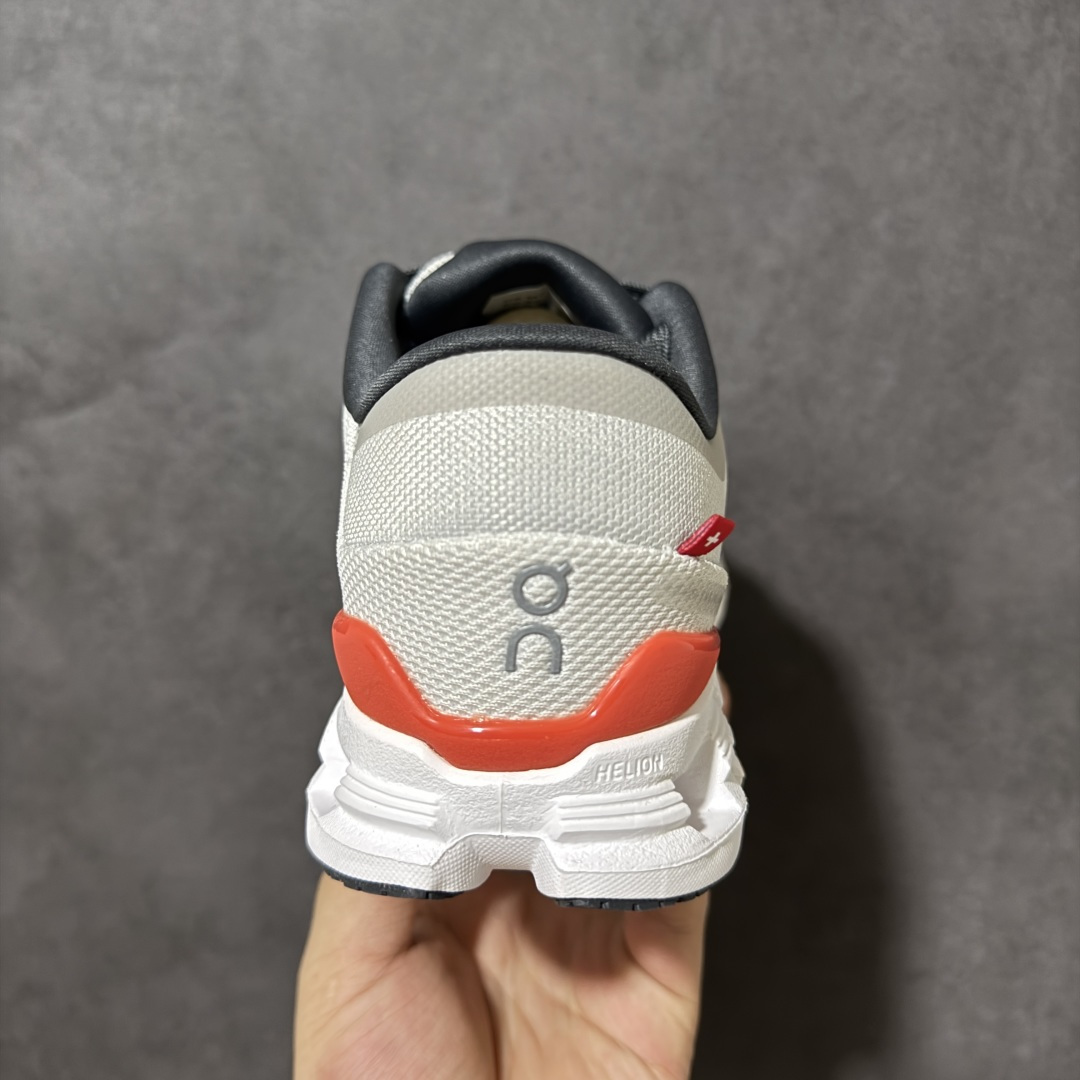 On昂跑 Cloud X 4 系列低帮轻量舒适多功能休闲运动鞋 采用工程飞织网布组合再生聚酯纤维鞋面材质搭载独家隐藏速度 On昂跑 Cloud X 4 系列低帮轻量舒适多功能休闲运动鞋 采用工程飞织网布组合再生聚酯纤维鞋面材质搭载独家隐藏速度