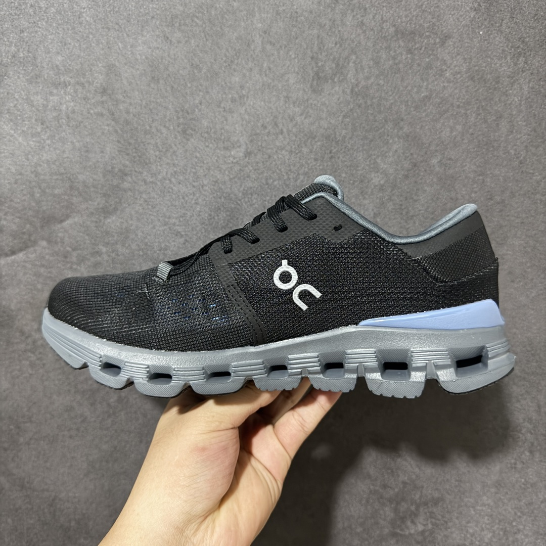 On昂跑 Cloud X 4 系列低帮轻量舒适多功能休闲运动鞋 采用工程飞织网布组合再生聚酯纤维鞋面材质搭载独家隐藏速度 On昂跑 Cloud X 4 系列低帮轻量舒适多功能休闲运动鞋 采用工程飞织网布组合再生聚酯纤维鞋面材质搭载独家隐藏速度