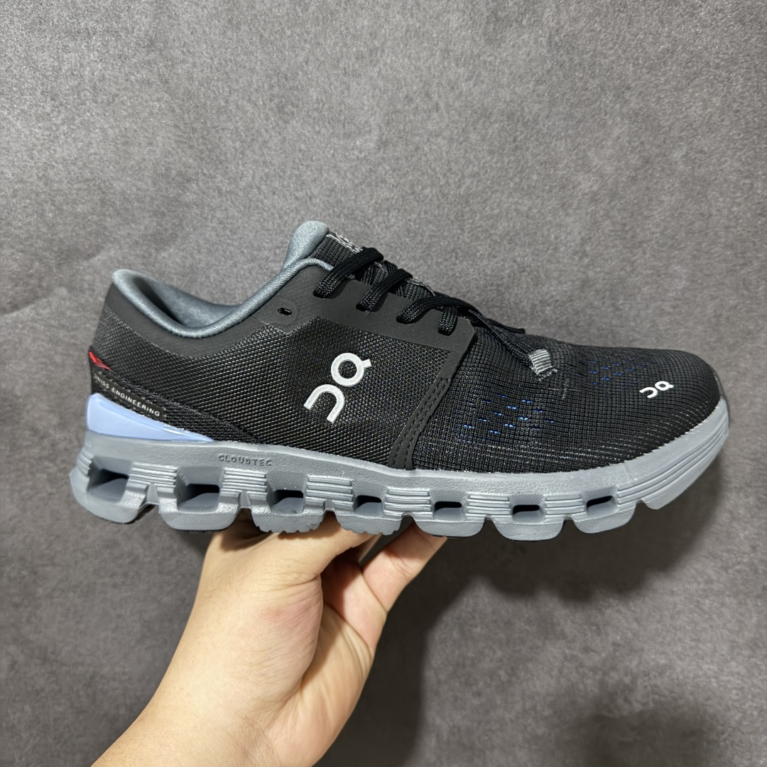 On昂跑 Cloud X 4 系列低帮轻量舒适多功能休闲运动鞋 采用工程飞织网布组合再生聚酯纤维鞋面材质搭载独家隐藏速度 On昂跑 Cloud X 4 系列低帮轻量舒适多功能休闲运动鞋 采用工程飞织网布组合再生聚酯纤维鞋面材质搭载独家隐藏速度