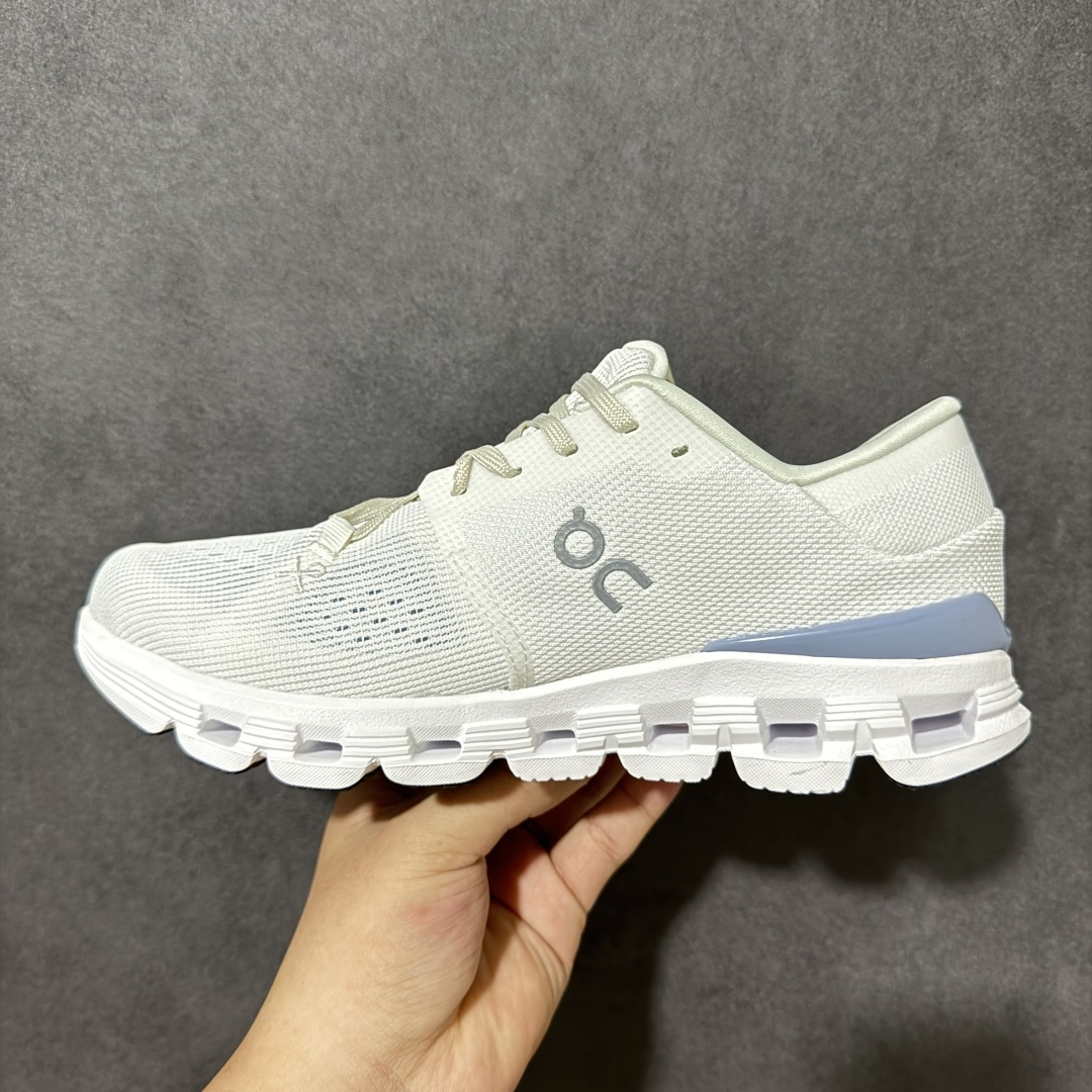 On昂跑 Cloud X 4 系列低帮轻量舒适多功能休闲运动鞋 采用工程飞织网布组合再生聚酯纤维鞋面材质搭载独家隐藏速度 On昂跑 Cloud X 4 系列低帮轻量舒适多功能休闲运动鞋 采用工程飞织网布组合再生聚酯纤维鞋面材质搭载独家隐藏速度