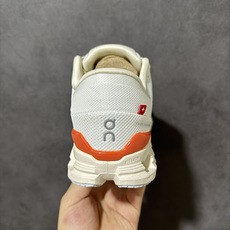 On昂跑 Cloud X 4 系列低帮轻量舒适多功能休闲运动鞋 采用工程飞织网布组合再生聚酯纤维鞋面材质搭载独家隐藏速度 On昂跑 Cloud X 4 系列低帮轻量舒适多功能休闲运动鞋 采用工程飞织网布组合再生聚酯纤维鞋面材质搭载独家隐藏速度