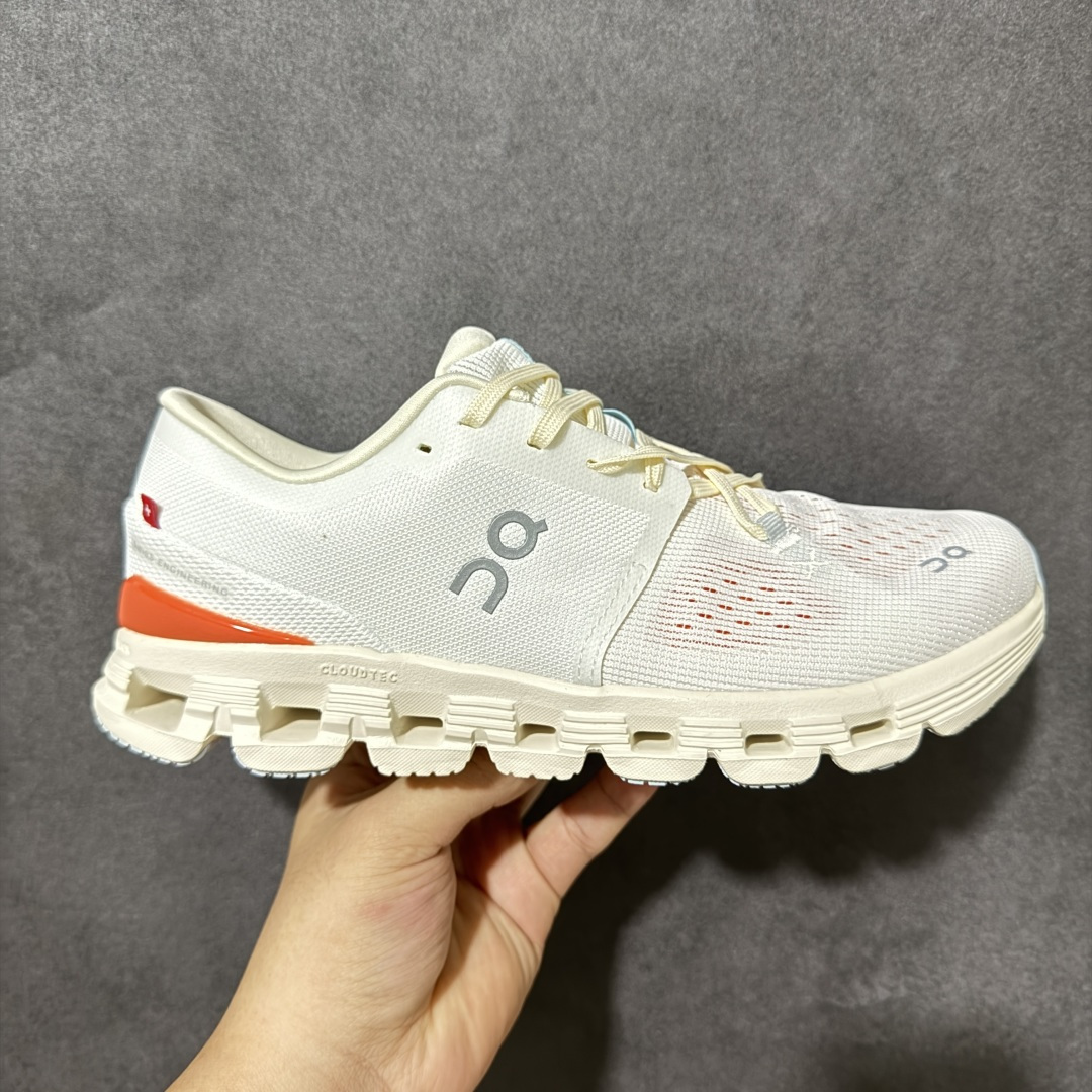 On昂跑 Cloud X 4 系列低帮轻量舒适多功能休闲运动鞋 采用工程飞织网布组合再生聚酯纤维鞋面材质搭载独家隐藏速度 On昂跑 Cloud X 4 系列低帮轻量舒适多功能休闲运动鞋 采用工程飞织网布组合再生聚酯纤维鞋面材质搭载独家隐藏速度
