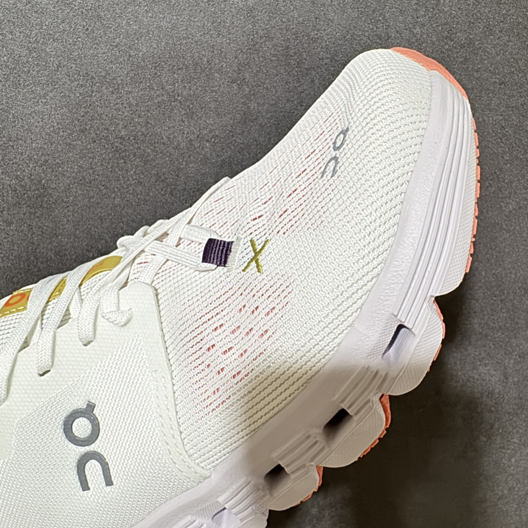 On昂跑 Cloud X 4 系列低帮轻量舒适多功能休闲运动鞋 采用工程飞织网布组合再生聚酯纤维鞋面材质搭载独家隐藏速度 On昂跑 Cloud X 4 系列低帮轻量舒适多功能休闲运动鞋 采用工程飞织网布组合再生聚酯纤维鞋面材质搭载独家隐藏速度