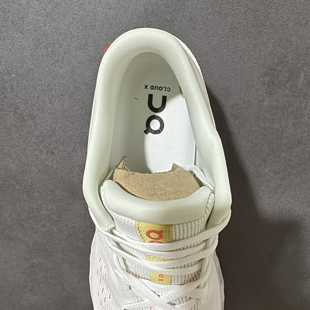 On昂跑 Cloud X 4 系列低帮轻量舒适多功能休闲运动鞋 采用工程飞织网布组合再生聚酯纤维鞋面材质搭载独家隐藏速度 On昂跑 Cloud X 4 系列低帮轻量舒适多功能休闲运动鞋 采用工程飞织网布组合再生聚酯纤维鞋面材质搭载独家隐藏速度