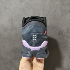 On昂跑 Cloud X 4 系列低帮轻量舒适多功能休闲运动鞋 采用工程飞织网布组合再生聚酯纤维鞋面材质搭载独家隐藏速度 On昂跑 Cloud X 4 系列低帮轻量舒适多功能休闲运动鞋 采用工程飞织网布组合再生聚酯纤维鞋面材质搭载独家隐藏速度